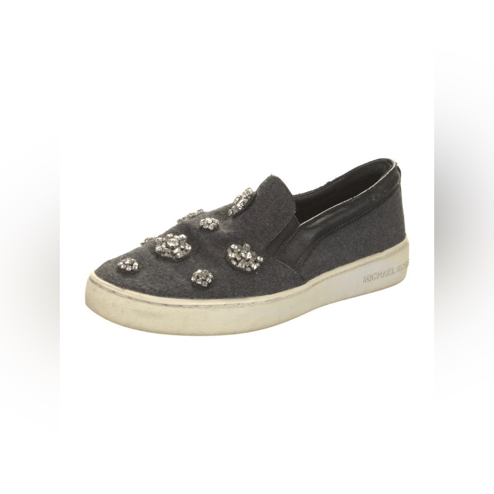 MICHAEL MICHAEL
KORS
Tweed Crystal Embellishments Loafer
Sneakers
Size: 4.5